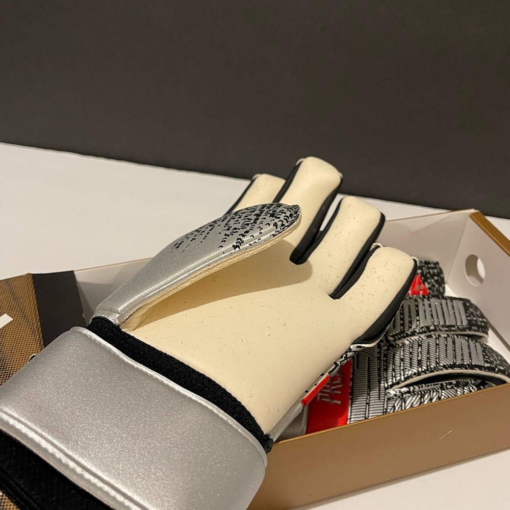 Adidas Predator Competition Goalkeeper Soccer Gloves Size 8 new - Picture 5 of 6